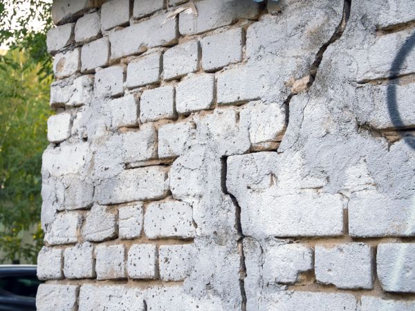 Cracked Brick Wall Repair in Collierville
